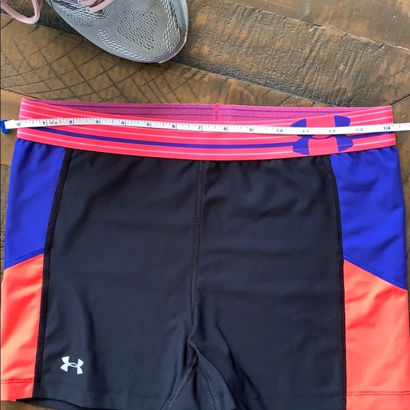 Under Armor Heat-Gear tank and compression shorts - Picture 4 of 6